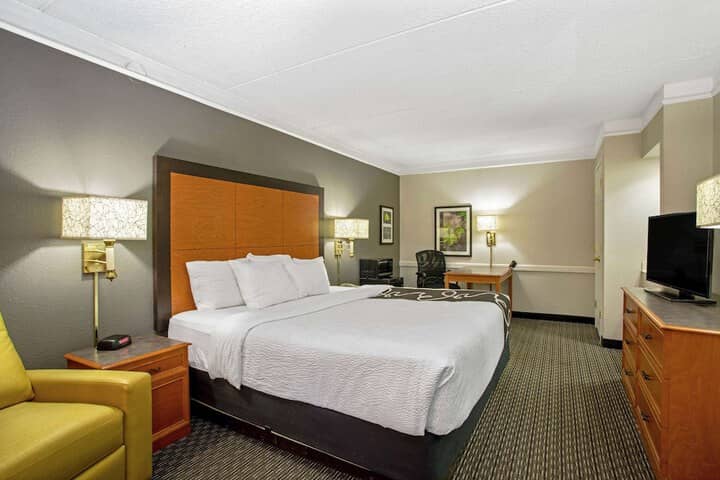 Room 16 of 38