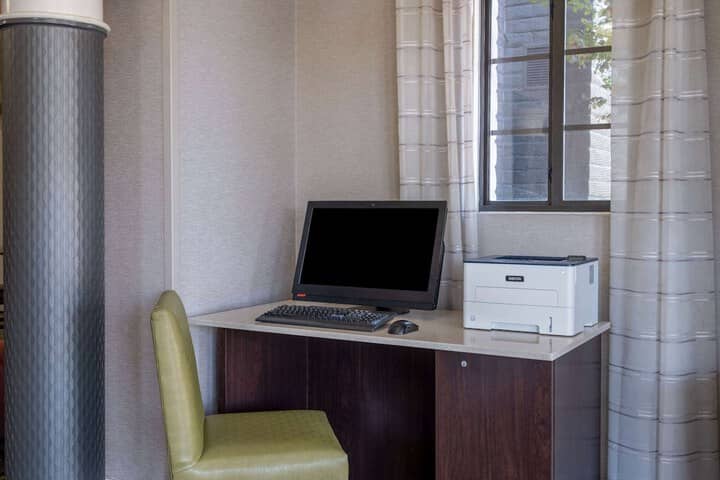 Business Center 31 of 33