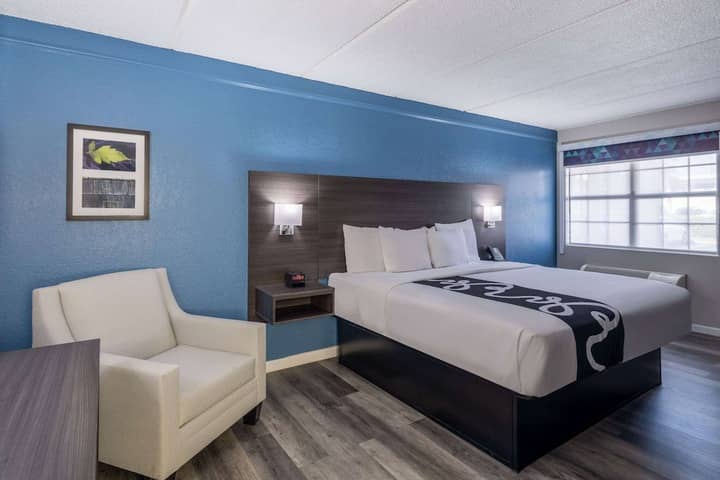Room 9 of 33