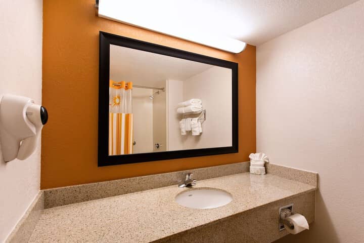 Room 14 of 26