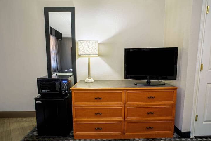 Room 11 of 38