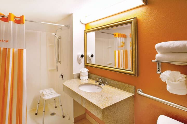 Room 10 of 26