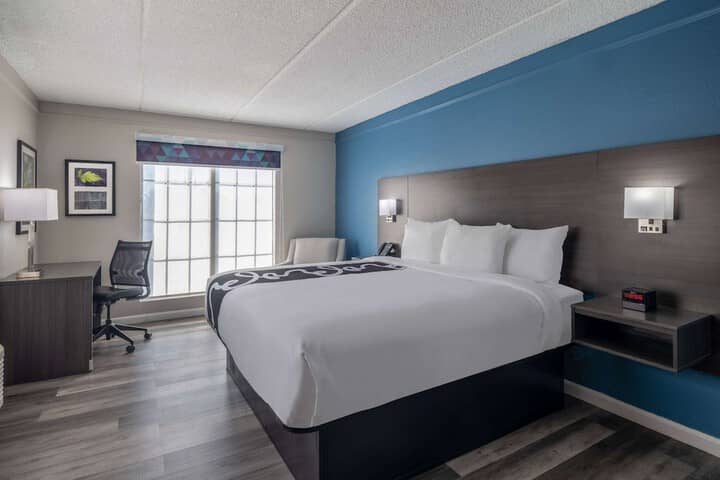 Room 10 of 33