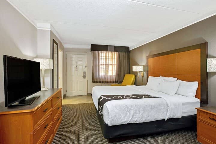 Room 17 of 38