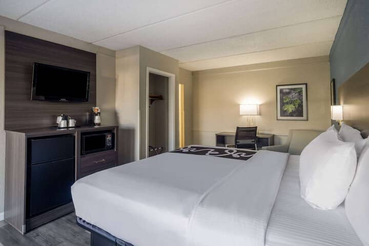Room 8 of 33