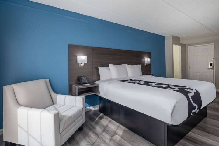 Room 13 of 33