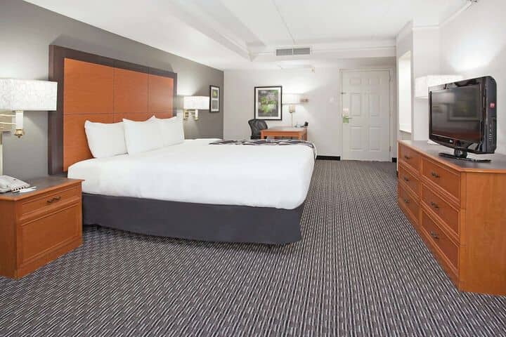 Room 7 of 38