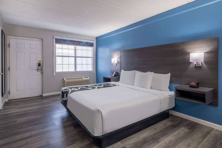 Room 16 of 33