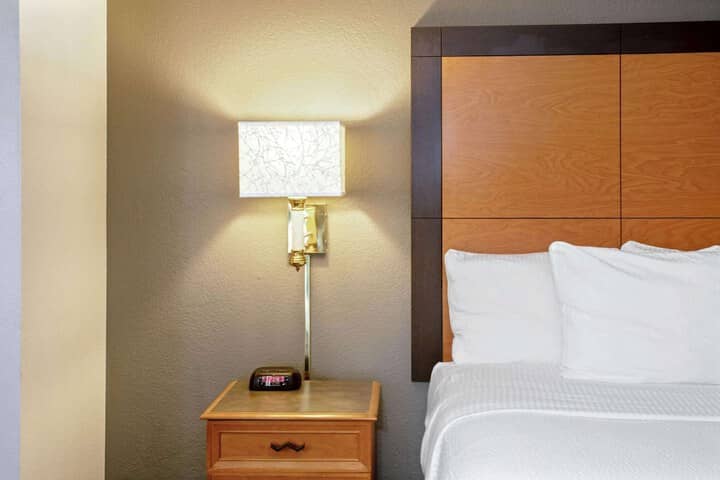 Room 9 of 38