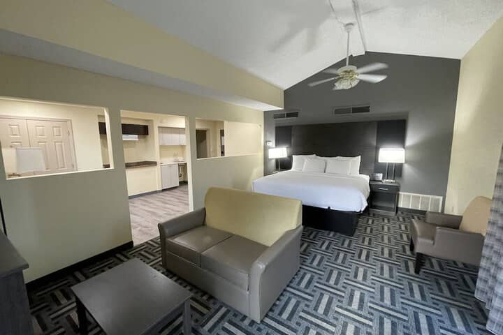 Room 4 of 44