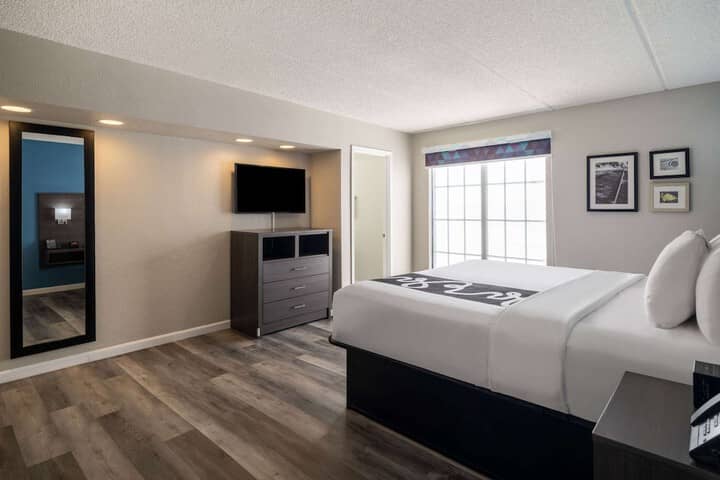 Room 18 of 33