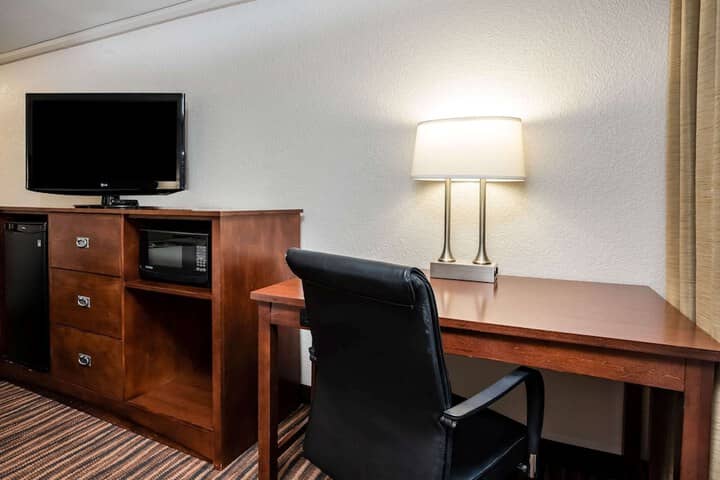 Room 4 of 34